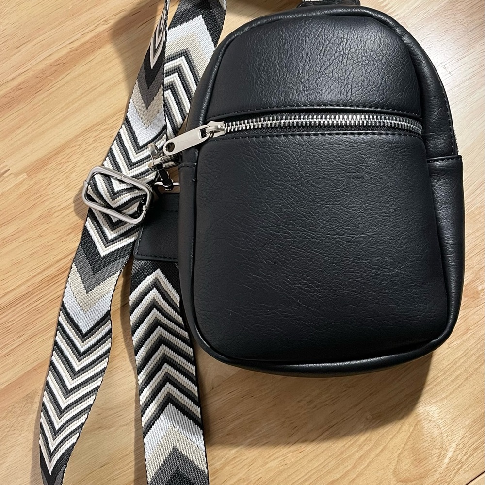 Stylish Black crossbody with Chevron Strap